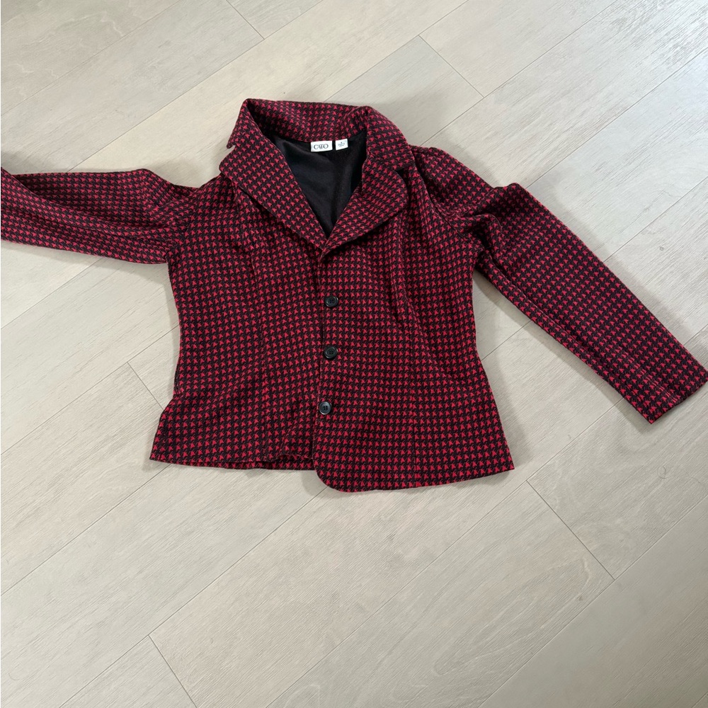 Size 8 but fit multiple sizes has stretch to it